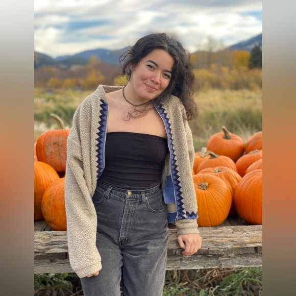 Meet your Posher, Sophia - Picture 3 of 3